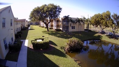 Mission Lakes in Tamarac, FL - Foto de edificio - Building Photo