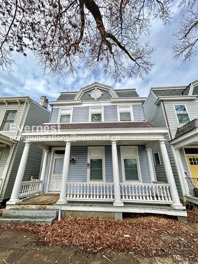 property at 1304 Oakwood Ave