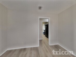 15022 Old Creek St in San Antonio, TX - Foto de edificio - Building Photo