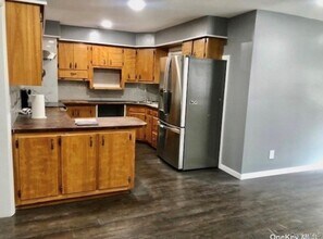 1099 Nugent Ave in Bay Shore, NY - Building Photo - Building Photo