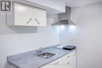 125 Brookmill Dr in Vaughan, ON - Building Photo - Building Photo