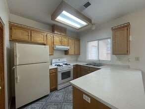 2468 England St in Chico, CA - Building Photo - Building Photo