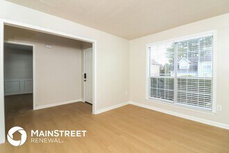 7915 Clearview Cir in Riverdale, GA - Foto de edificio - Building Photo