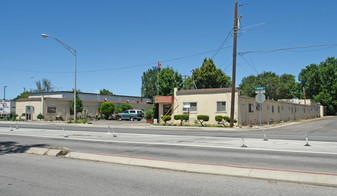 Town & Ranch Apartments