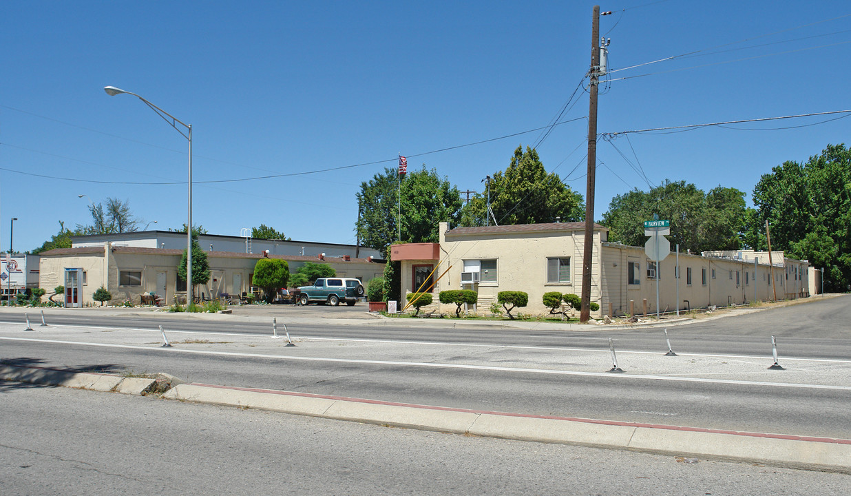 Town & Ranch Apartments in Boise, ID - Building Photo