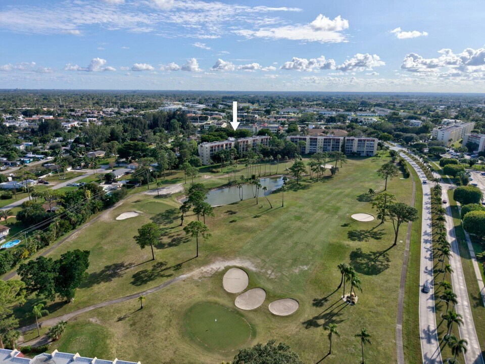 3810 Via Poinciana in Greenacres, FL - Building Photo