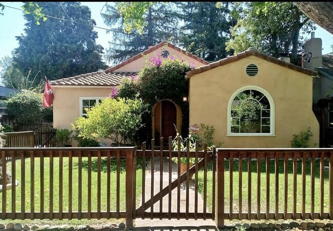 property at 1315 Newport Ave