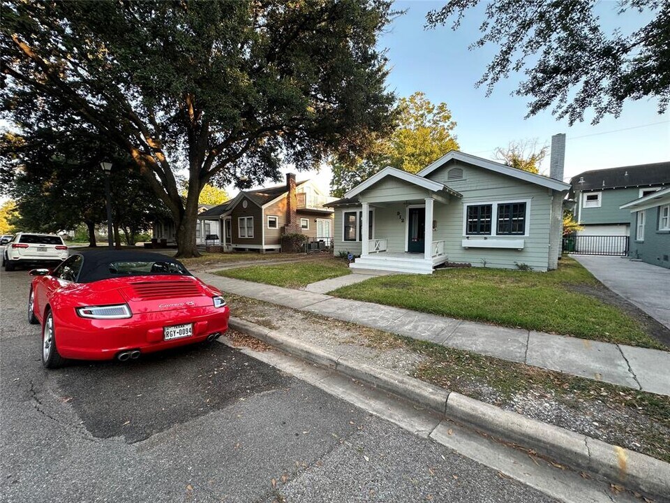912 W Melwood St in Houston, TX - Building Photo