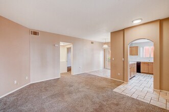10553 Pine Pointe Ave in Las Vegas, NV - Building Photo - Building Photo