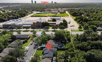1709 Carlton St in Denton, TX - Building Photo - Building Photo