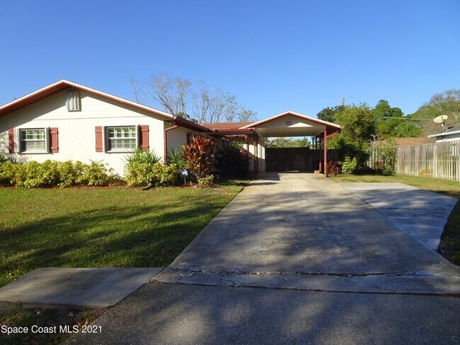 property at 901 Fairhaven St NE