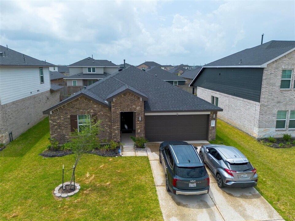 7902 Wrangler Shack Ln in Rosharon, TX - Building Photo