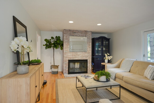 94 Rice St in Wellesley, MA - Building Photo - Building Photo