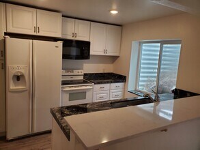 3330 E Baywater, Unit 1 in Eagle Mountain, UT - Building Photo - Building Photo