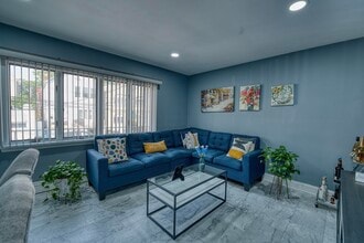 8 E 10th St in Bayonne, NJ - Building Photo - Building Photo