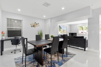 255 Glouchester St in Boca Raton, FL - Foto de edificio - Building Photo