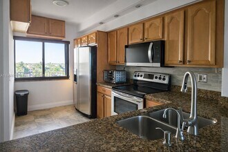 2300 NE 33rd Ave in Fort Lauderdale, FL - Building Photo - Building Photo