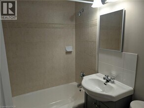 468 Ottawa St N in Hamilton, ON - Building Photo - Building Photo