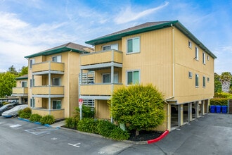 Heritage Grove Apartments in El Sobrante, CA - Building Photo - Building Photo