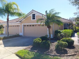 5641 Hidden Oak Ct in North Port, FL - Building Photo