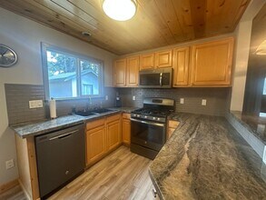 1897 Arrowhead Ave in South Lake Tahoe, CA - Building Photo - Building Photo
