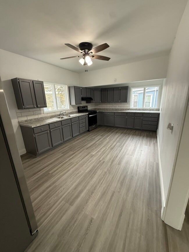 705 SW 2nd Ave in Aledo, IL - Building Photo - Building Photo