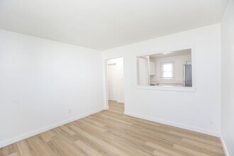 9544 20th Bay St-Unit -B in Norfolk, VA - Foto de edificio - Building Photo