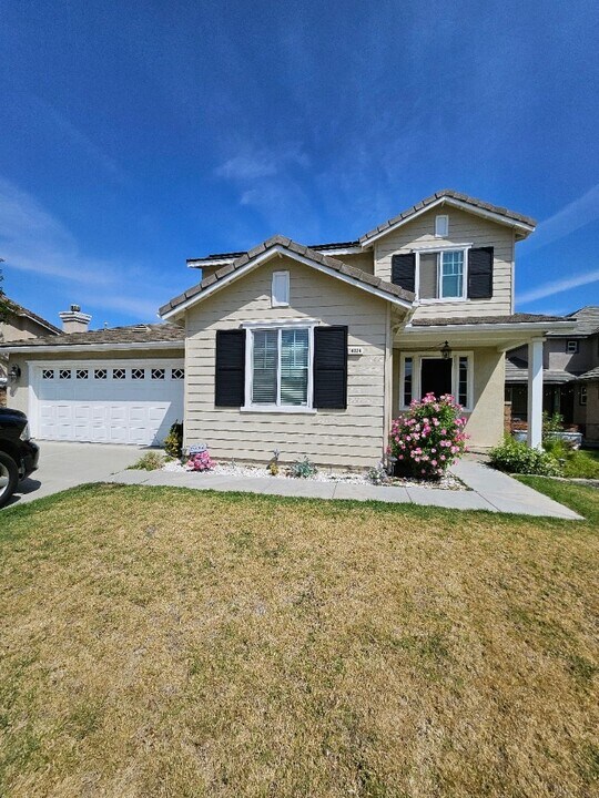 14024 Tiger Lily Ct in Eastvale, CA - Foto de edificio