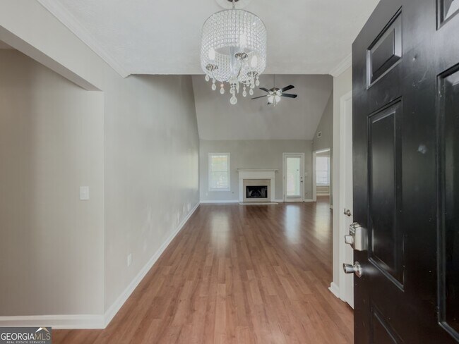 593 Red Tip Ln in Loganville, GA - Building Photo - Building Photo