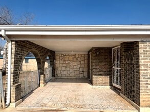 3413 N Buena Vista Ave in Laredo, TX - Building Photo - Building Photo