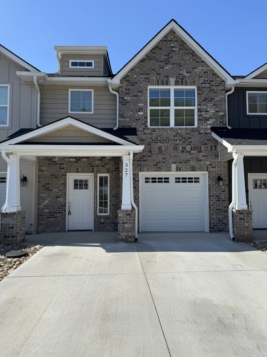 327 Titan Ridge Way in Knoxville, TN - Building Photo