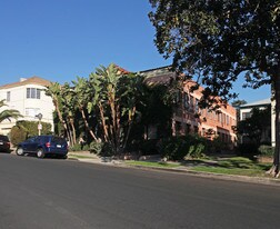1926 N Kenmore Ave in Los Angeles, CA - Building Photo