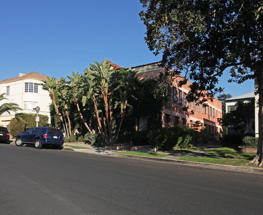 1926 N Kenmore Ave in Los Angeles, CA - Building Photo