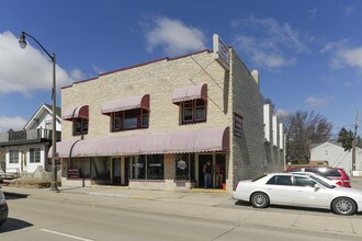 118-128 E Wisconsin Ave in Appleton, WI - Building Photo - Building Photo