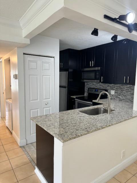 624 Sea Pine Way, Unit E2 in Greenacres, FL - Building Photo - Building Photo