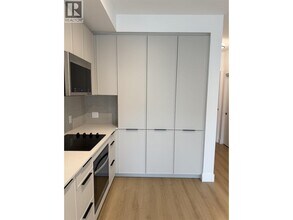 3075 Murray St in Port Moody, BC - Building Photo - Building Photo