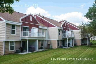895 Wescott Square in St. Paul, MN - Building Photo - Building Photo