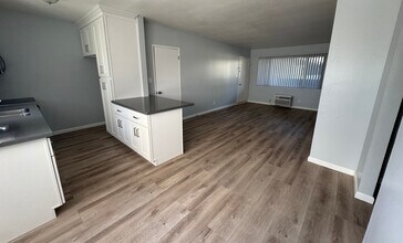 Haskell Apartments in Van Nuys, CA - Building Photo - Building Photo