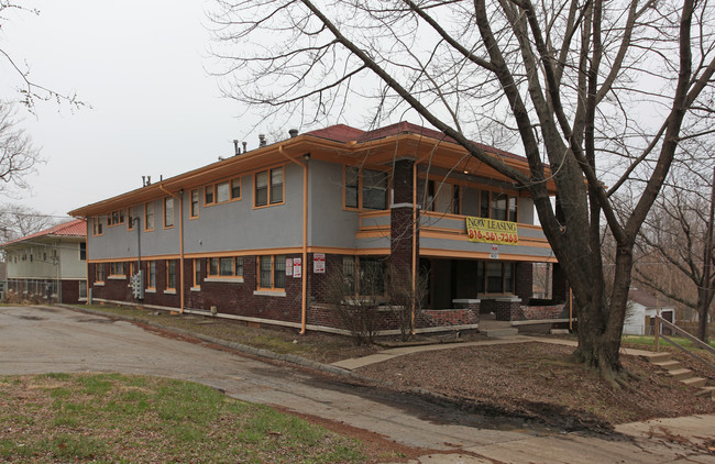 4451 Tracy Ave in Kansas City, MO - Foto de edificio - Building Photo