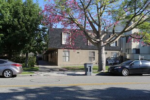 1221 E Wilson Ave in Glendale, CA - Building Photo