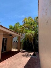 1334 Seagrape Cir in Weston, FL - Building Photo - Building Photo