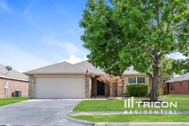 property at 2901 Mockingbird St