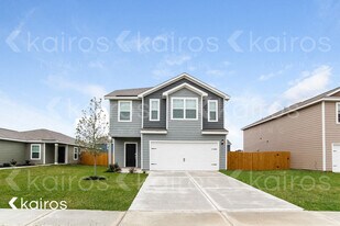 8411 Hannah Rd in Mont Belvieu, TX - Building Photo