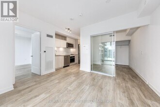 135-135 Lower Sherbourne St in Toronto, ON - Building Photo - Building Photo