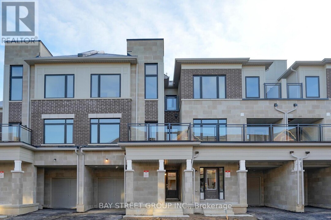 105 Ness Dr in Richmond Hill, ON - Building Photo