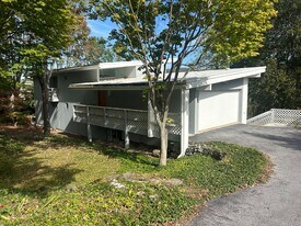 962 E McCormick Ave in State College, PA - Building Photo