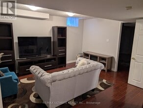 3434 Crimson King Cir in Mississauga, ON - Building Photo - Building Photo