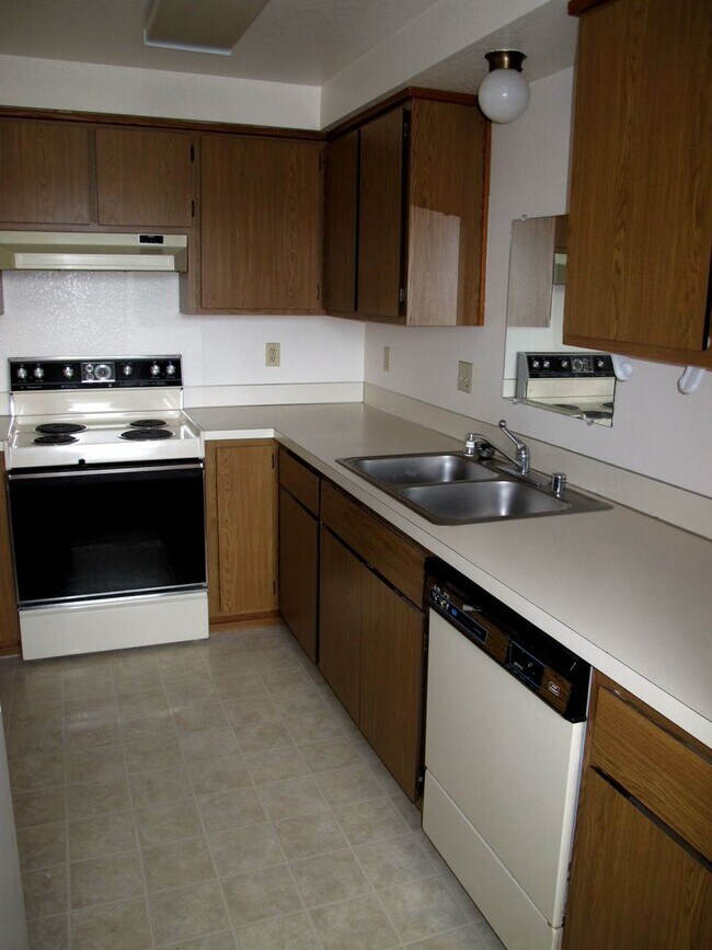775 NE Koetje St-Unit -103 in Oak Harbor, WA - Building Photo - Building Photo