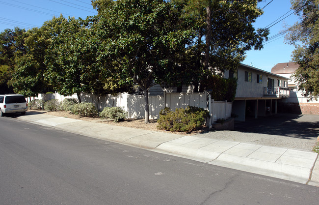 3285 Alma St in Palo Alto, CA - Building Photo - Building Photo