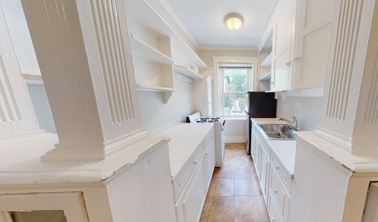 9 Gray Gdns E, Unit 6T in Cambridge, MA - Building Photo